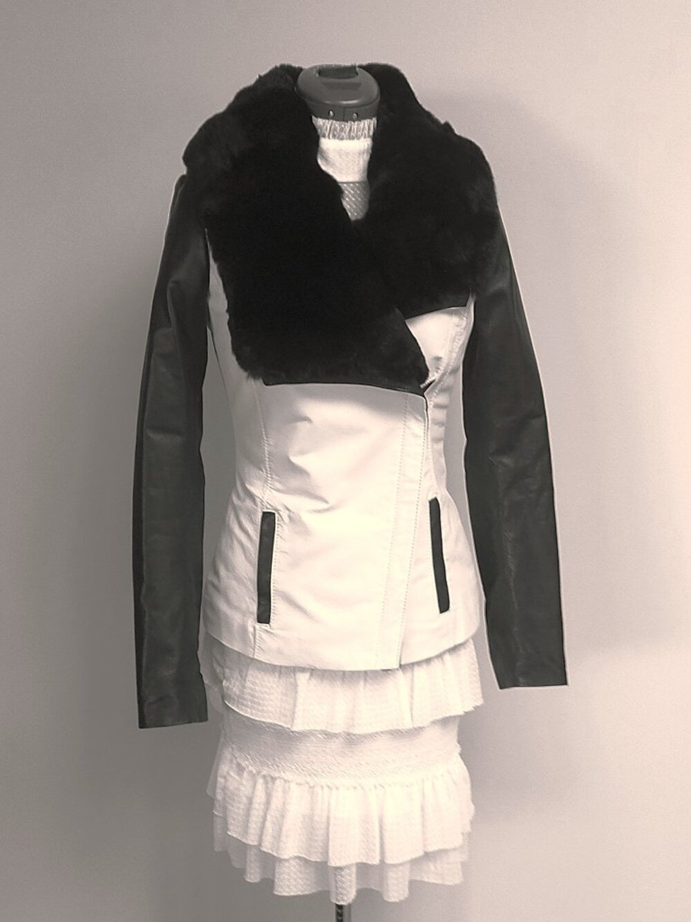 Danier Two Toned Leather Jacket With Fur Collar - Size 3 XS or Size 0